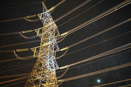 Nefiksuotos elektros kainos planų ir garantinio tiekimo tarifai sumažėjo