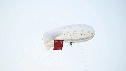Rusijoje paleistas „skraidantis mobiliojo ryšio bokštas“, sukurtas XVIII a. technologijos pagrindu