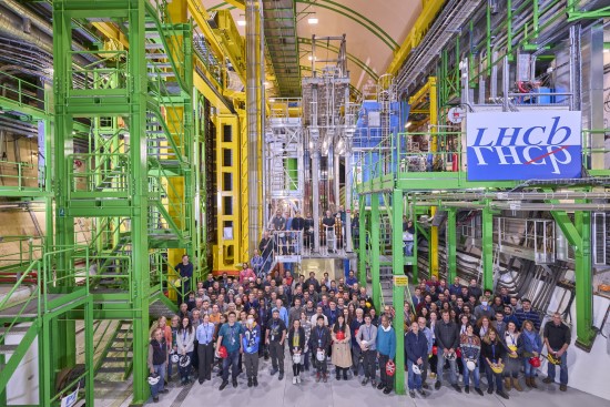 LHCb eksperimento grupė