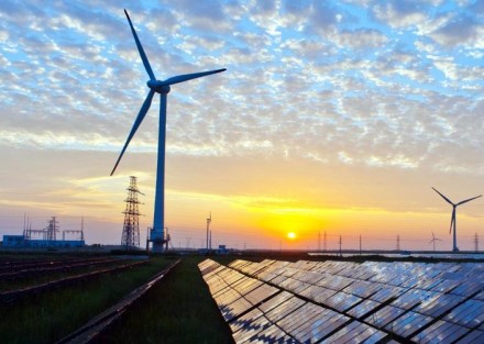 Pavasariški orai mažino elektros vartojimą, augo jos vietinė gamyba, krito kainos