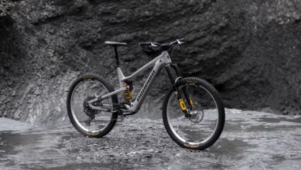 DJI elektros varikliai ištrina ribą tarp motociklo ir dviračio – „Avinox M2S“ išvysto iki dviejų „arklių“