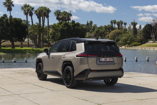 Naujos eros pradžia: šeštosios kartos „Toyota RAV4“ jau Lietuvoje