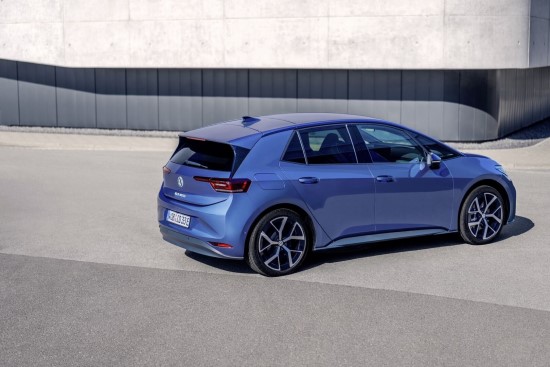 „Volkswagen“ išgirdo vartotojus: iki 630 km nuvažiuojančiame „ID.3 Neo“ grąžinti fiziniai mygtukai