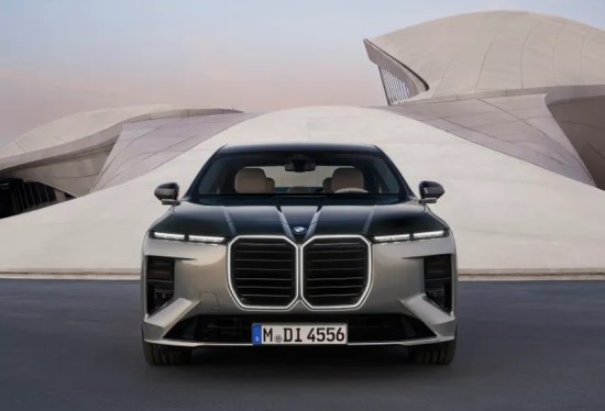 BMW pristatė flagmanų 7 seriją ant „Neue Klasse“ platformos
