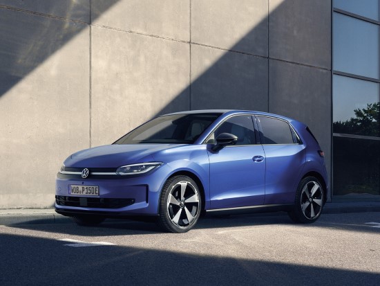 20 mln. pirkėjų sulaukusio „Volkswagen“ modelio virsmas: suderino e-mobilumą ir retro stilių