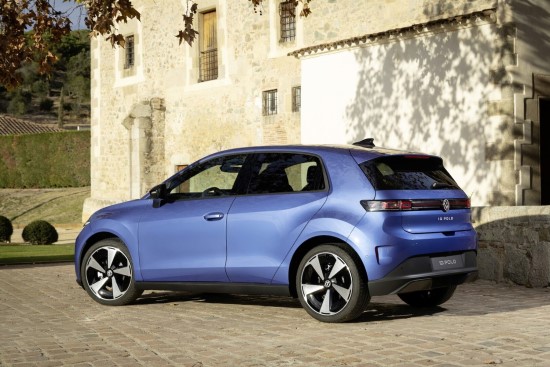 20 mln. pirkėjų sulaukusio „Volkswagen“ modelio virsmas: suderino e-mobilumą ir retro stilių