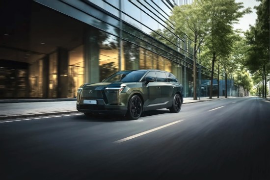 „Lexus“ pristato pasaulinę premjerą: visiškai naują elektrinį ir šešiavietį TZ serijos SUV
