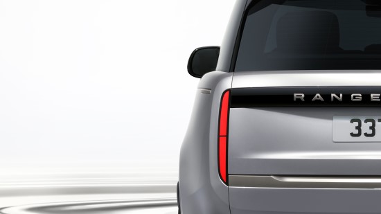 Pristatytas prabangiausias ir technologiškai pažangiausias visų laikų „Range Rover“