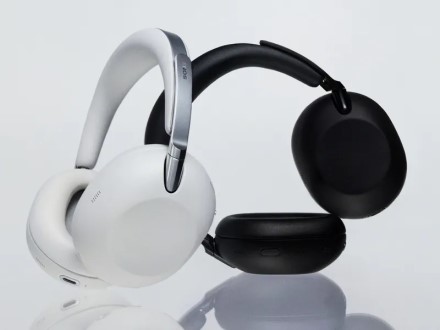 „Sony“ išleido jubiliejines ausines „WH-1000X The ColleXion“ su triukšmo slopinimu ir sumažinta autonominio veikimo trukme