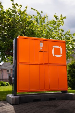 „Omniva“ pradeda naujos kartos paštomatų plėtrą mažesniuose miesteliuose
