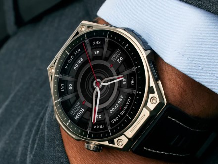 Pristatyti „Amazfit Balance Ultra“ su titaniniu korpusu ir 30 dienų veikiančia baterija