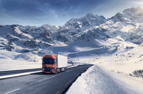 Nauji „Renault Trucks“ varikliai naudos iki 4 % mažiau degalų