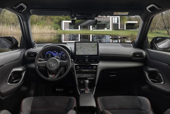 Naujasis „Toyota Yaris Cross“ atvyksta į Lietuvą
