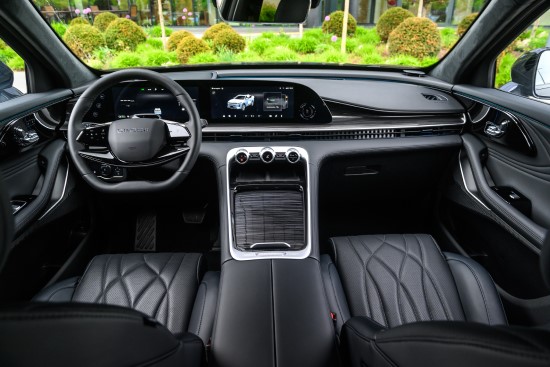 „Omoda 9 Super Hybrid“ įkraunamas hibridas