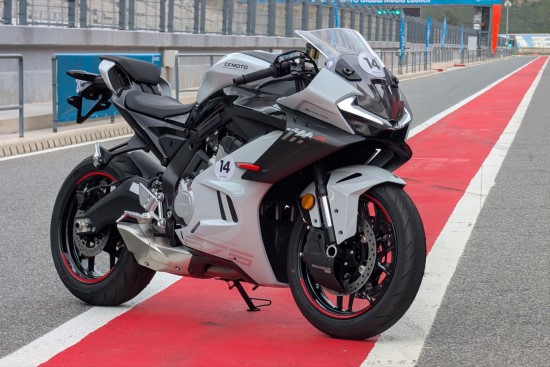 Naujasis „CFMoto 675SR-R“ (gamintojo nuotr.)