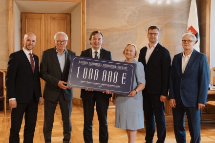 Justinas Noreika, dr. Romualdas Danielius, prof. Rimvydas Petrauskas, Irena Juozapavičienė, Mykolas Juozapavičius ir prof. Valdas Sirutkaitis. VU nuotr.