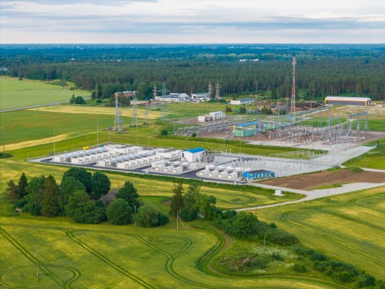 Estijoje pradėjo veikti vienas galingiausių Europoje 100 MW baterijų parkas Estijoje pradėjo veikti vienas galingiausių Europoje 100 MW baterijų parkas
